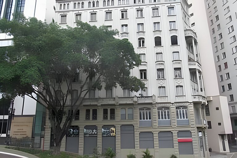 Seu Canto no Prédio Mais Antigo da Cidade