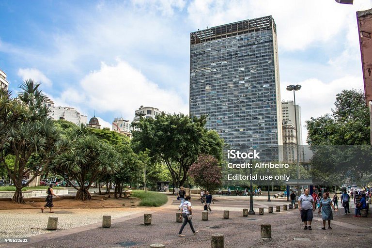 Apto Retrô com Cinema e Banheira no Centro de SP