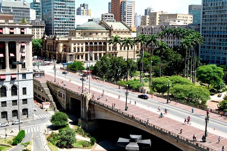 Seu Canto no Prédio Mais Antigo da Cidade
