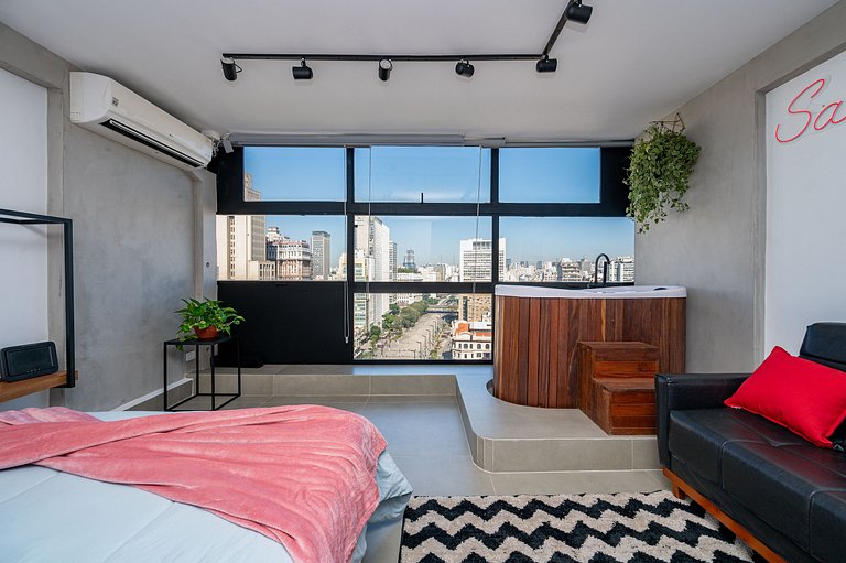 Cinema e Banheira no Metrô São Bento p/ 3 Hóspedes