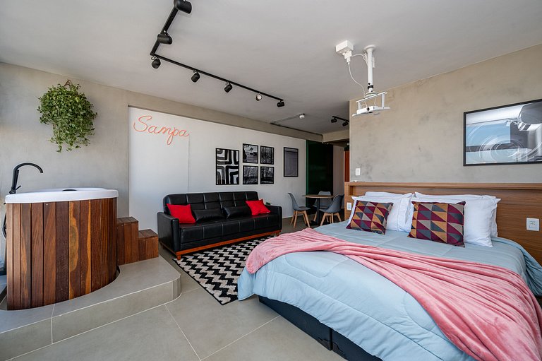 Cinema e Banheira no Metrô São Bento p/ 3 Hóspedes