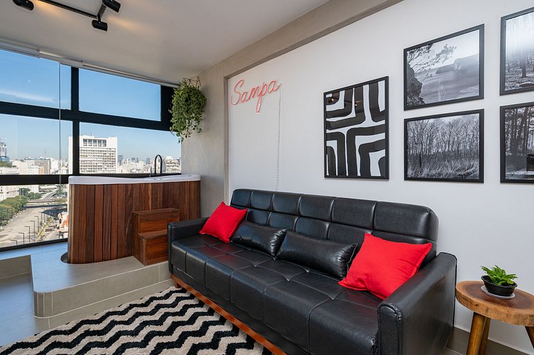 Cinema e Banheira no Metrô São Bento p/ 3 Hóspedes