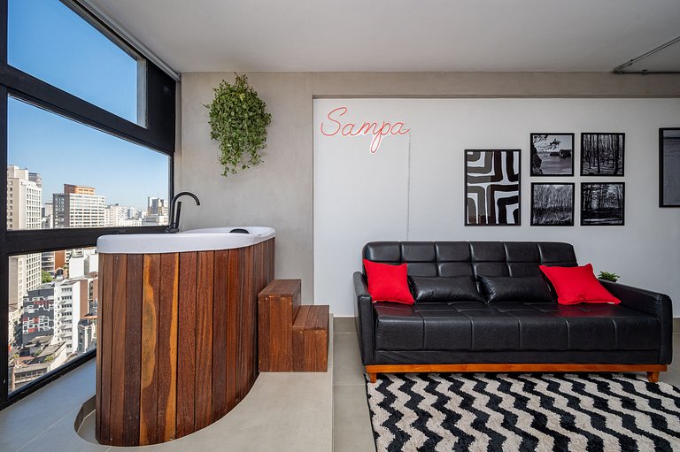 Cinema e Banheira no Metrô São Bento p/ 3 Hóspedes