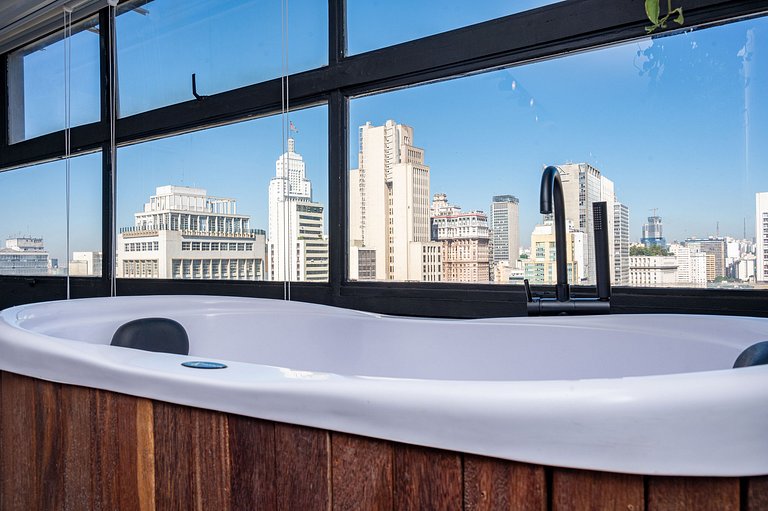 Cinema e Banheira no Metrô São Bento p/ 3 Hóspedes