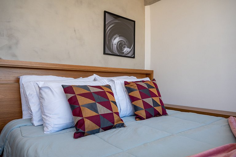 Cinema e Banheira no Metrô São Bento p/ 3 Hóspedes