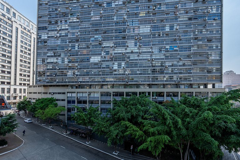Apto Retrô com Cinema e Banheira no Centro de SP