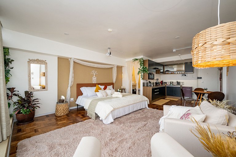 Studio para 3 c/ Cama King e Cinema - Centro SP