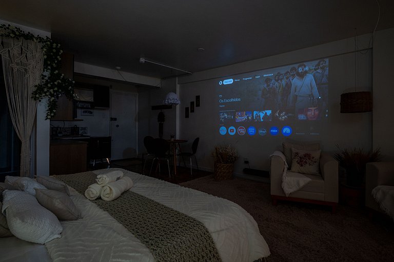 Studio para 3 c/ Cama King e Cinema - Centro SP