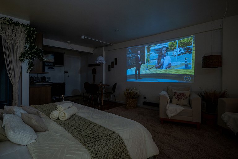 Studio para 3 c/ Cama King e Cinema - Centro SP