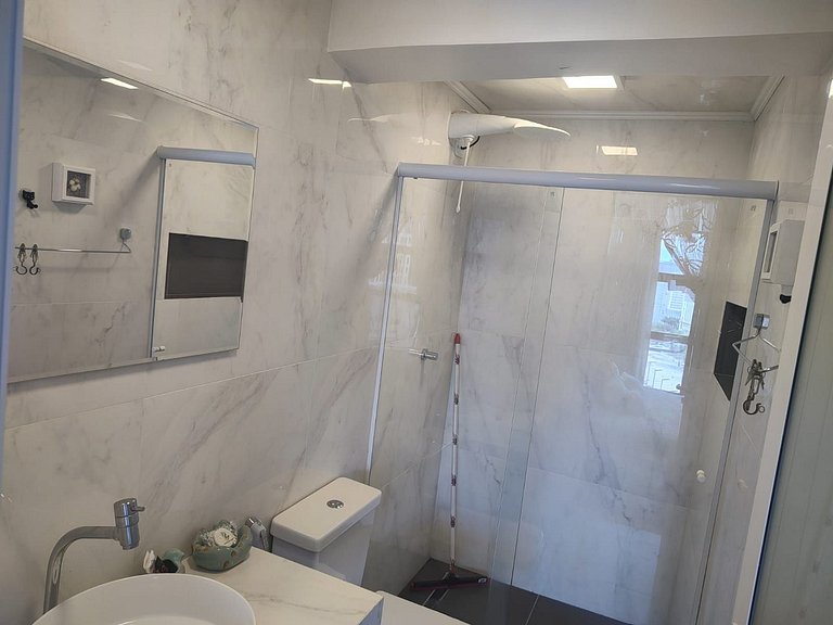 Studio para 3 c/ Cama King e Cinema - Centro SP