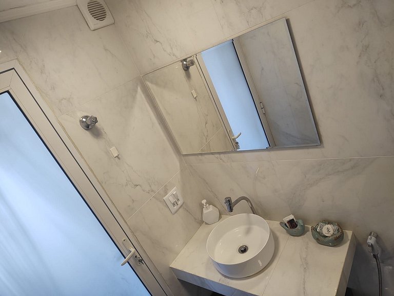 Studio para 3 c/ Cama King e Cinema - Centro SP