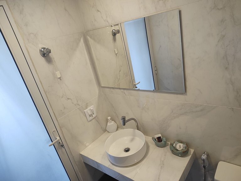 Studio para 3 c/ Cama King e Cinema - Centro SP