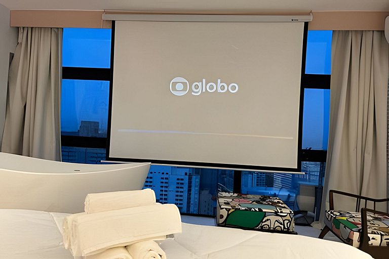 Cinema, Banheira e Cama King em Apto no Centro SP