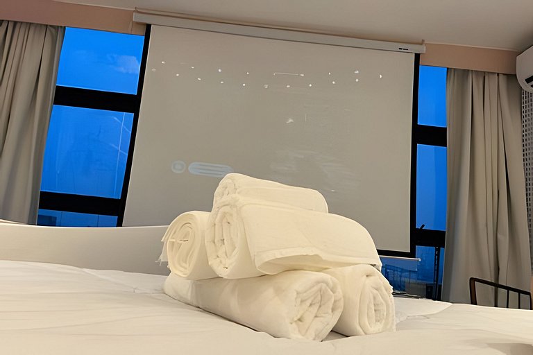 Cinema, Banheira e Cama King em Apto no Centro SP