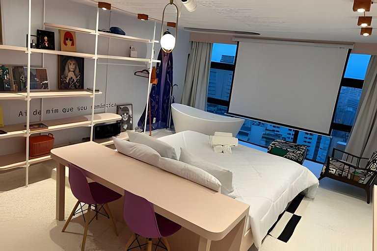 Cinema, Banheira e Cama King em Apto no Centro SP