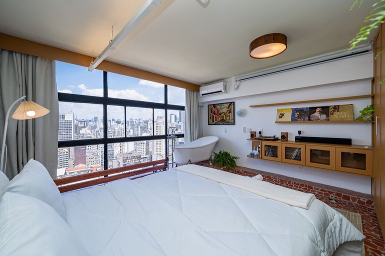 Apto Retrô com Cinema e Banheira no Centro de SP