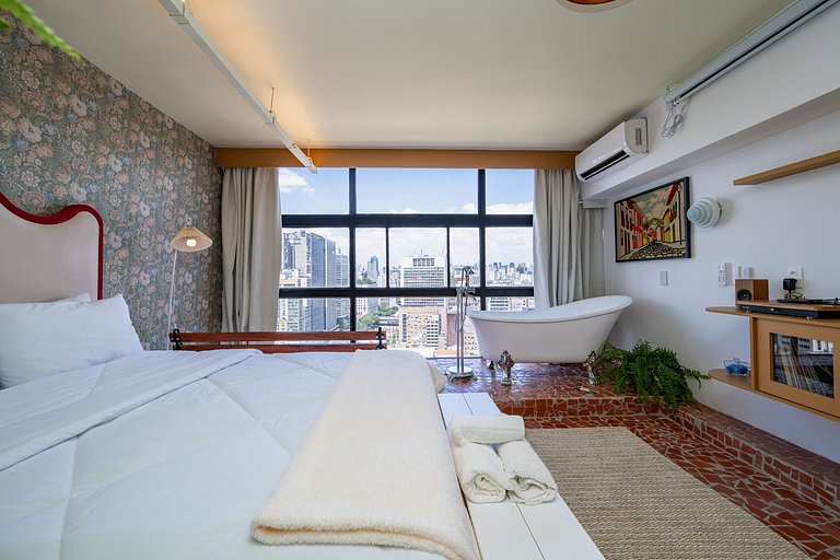 Apto Retrô com Cinema e Banheira no Centro de SP