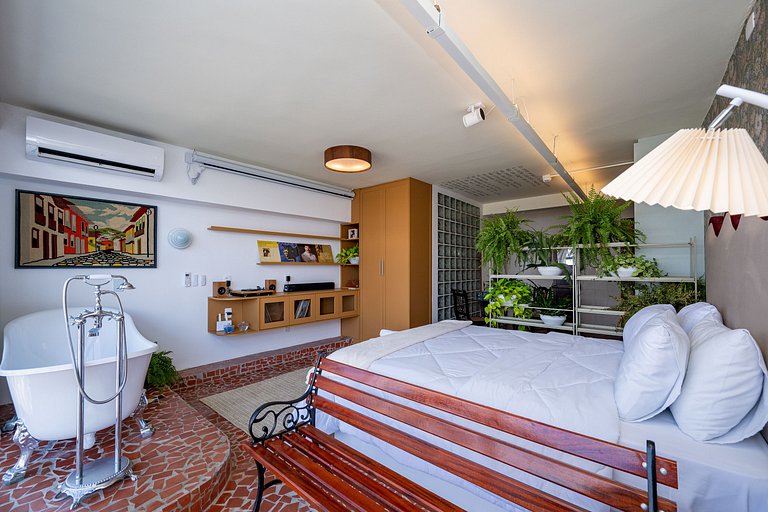 Apto Retrô com Cinema e Banheira no Centro de SP