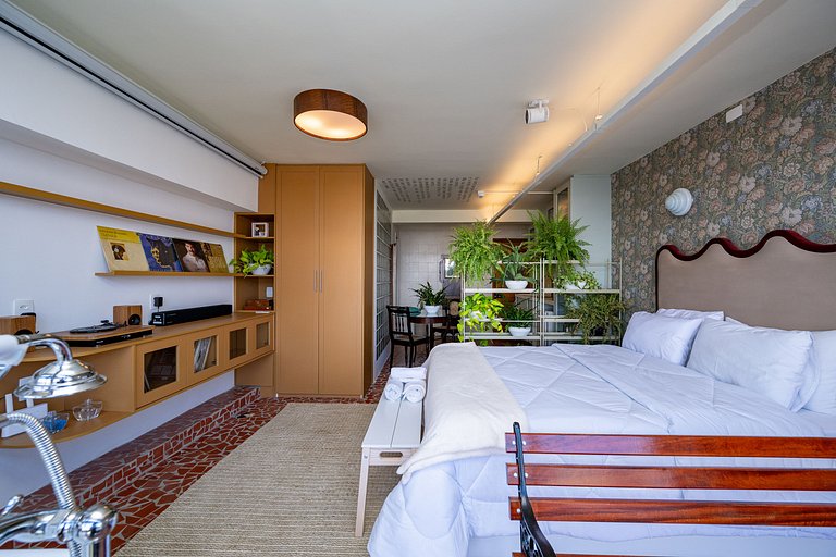 Apto Retrô com Cinema e Banheira no Centro de SP