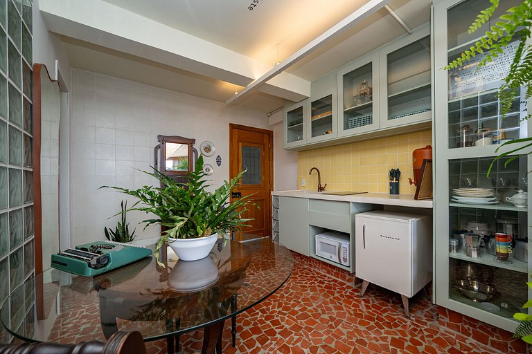 Apto Retrô com Cinema e Banheira no Centro de SP