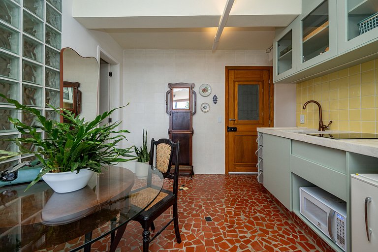 Apto Retrô com Cinema e Banheira no Centro de SP