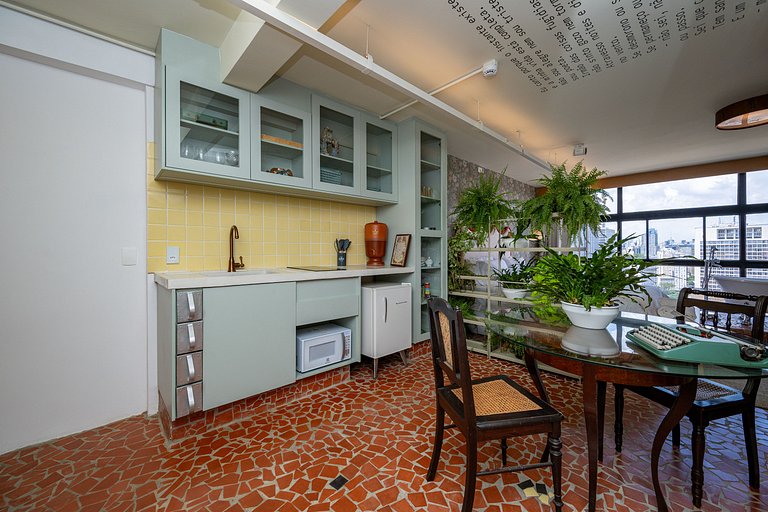 Apto Retrô com Cinema e Banheira no Centro de SP