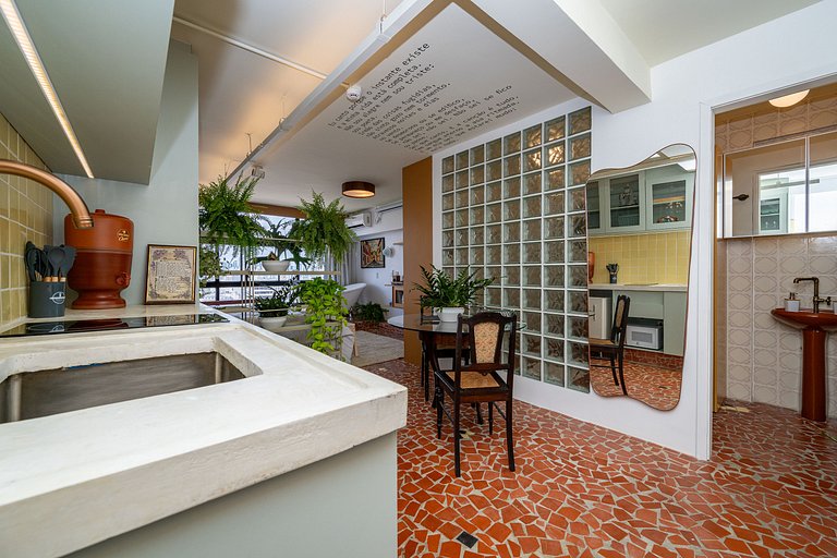 Apto Retrô com Cinema e Banheira no Centro de SP