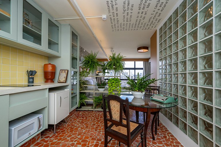 Apto Retrô com Cinema e Banheira no Centro de SP