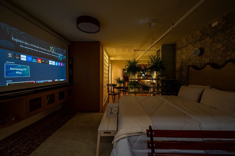 Apto Retrô com Cinema e Banheira no Centro de SP