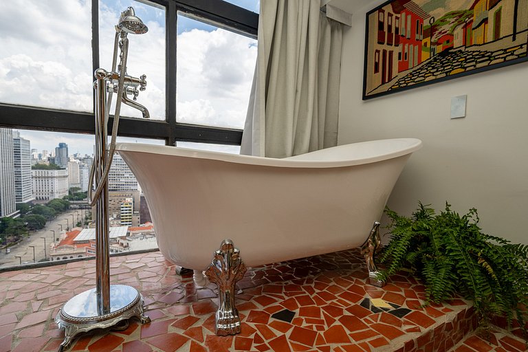Apto Retrô com Cinema e Banheira no Centro de SP