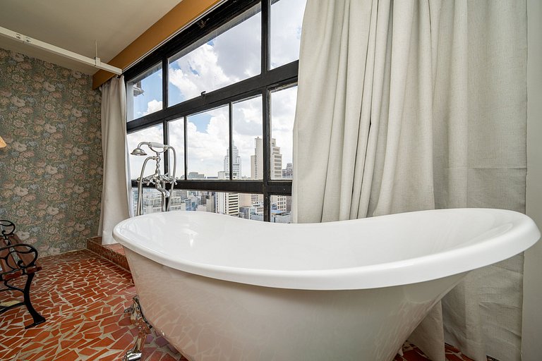 Apto Retrô com Cinema e Banheira no Centro de SP