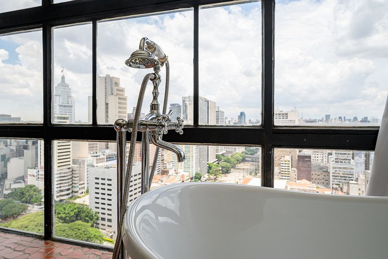 Apto Retrô com Cinema e Banheira no Centro de SP