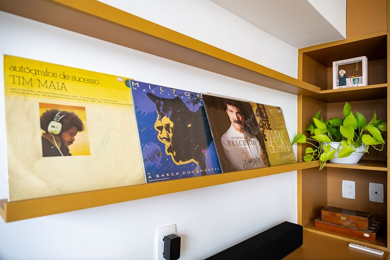 Apto Retrô com Cinema e Banheira no Centro de SP