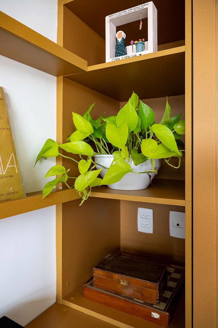 Apto Retrô com Cinema e Banheira no Centro de SP