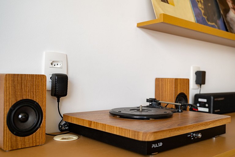 Apto Retrô com Cinema e Banheira no Centro de SP