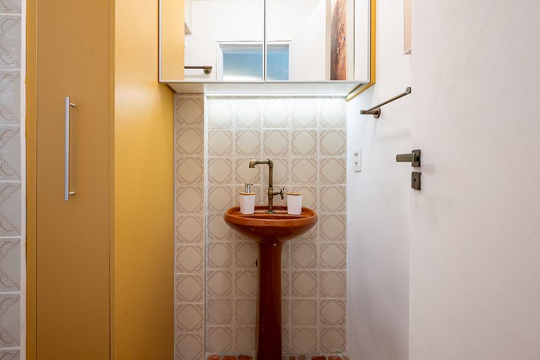 Apto Retrô com Cinema e Banheira no Centro de SP