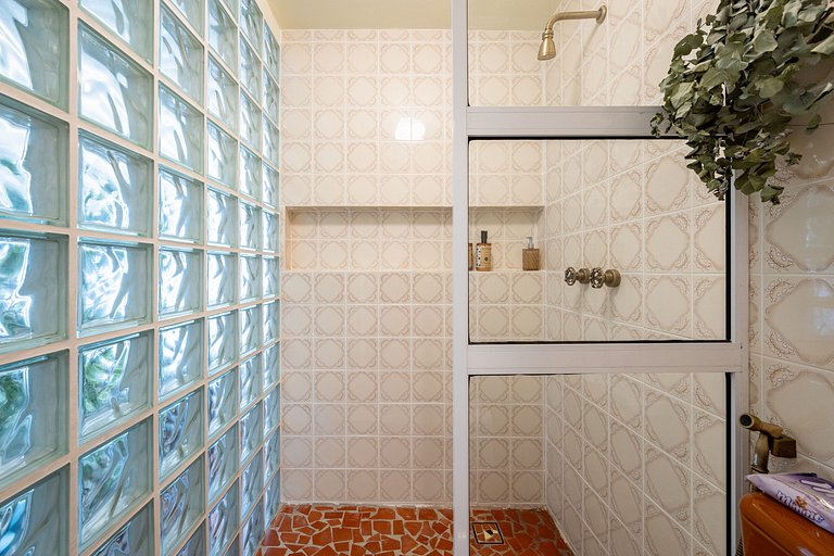 Apto Retrô com Cinema e Banheira no Centro de SP