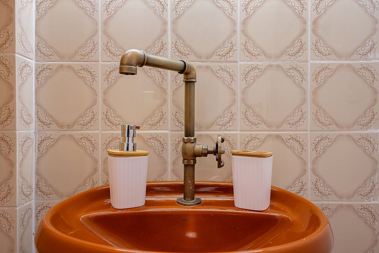 Apto Retrô com Cinema e Banheira no Centro de SP