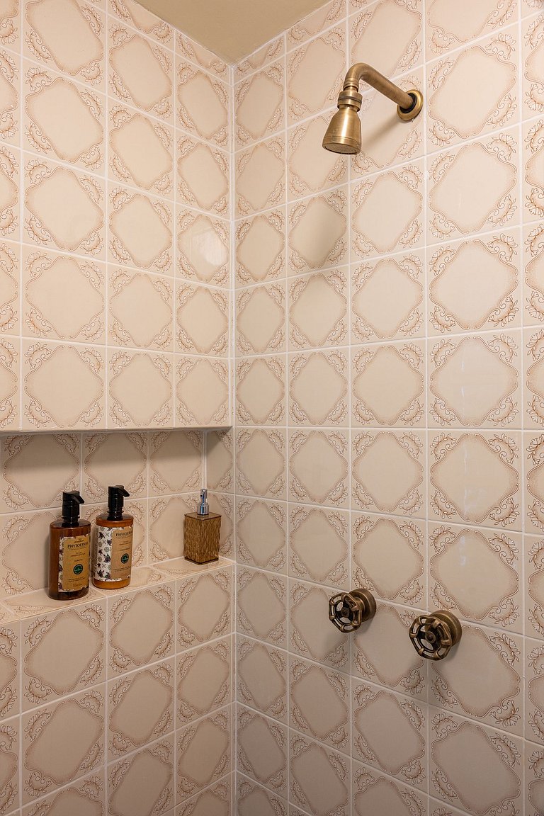 Apto Retrô com Cinema e Banheira no Centro de SP