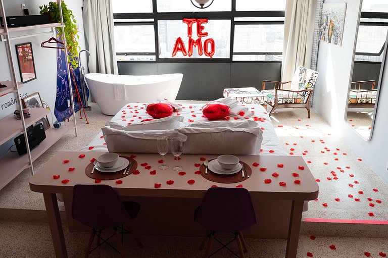 Cinema, Banheira e Cama King em Apto no Centro SP