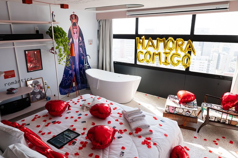 Cinema, Banheira e Cama King em Apto no Centro SP