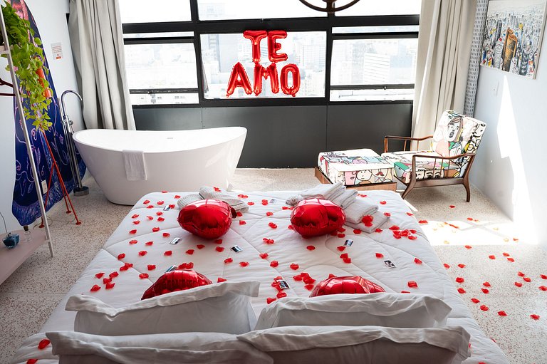 Cinema, Banheira e Cama King em Apto no Centro SP