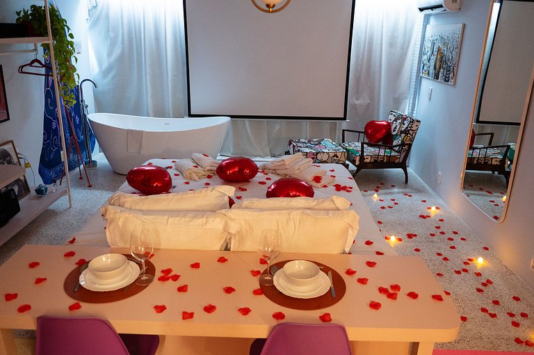 Cinema, Banheira e Cama King em Apto no Centro SP