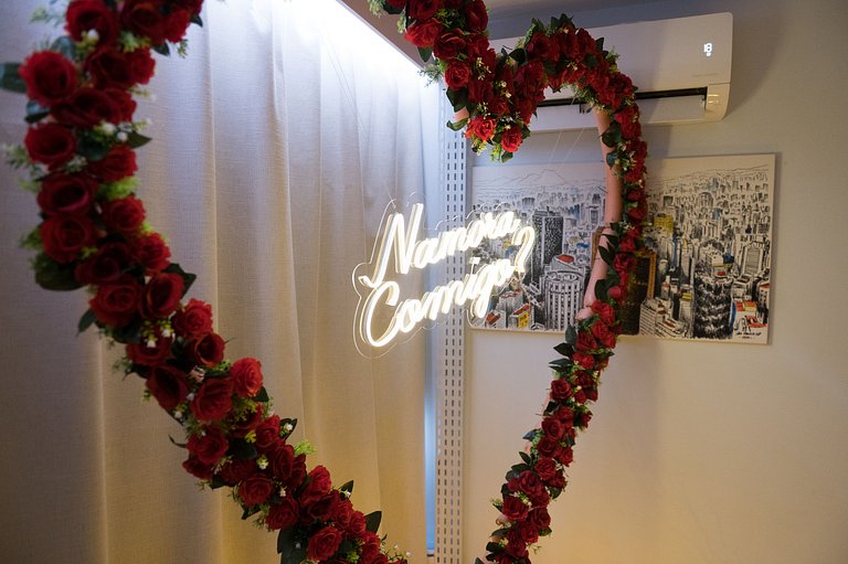 Cinema, Banheira e Cama King em Apto no Centro SP