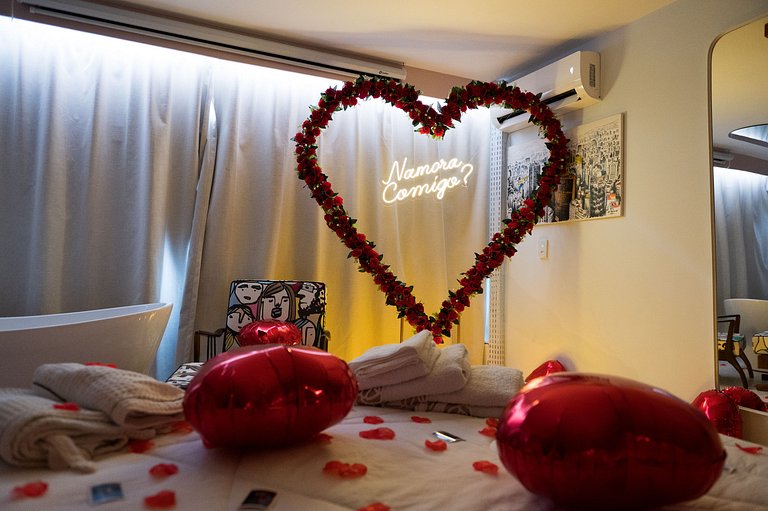 Cinema, Banheira e Cama King em Apto no Centro SP