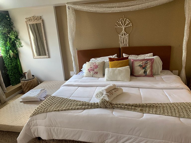 Studio para 3 c/ Cama King e Cinema - Centro SP