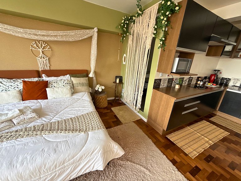 Studio para 3 c/ Cama King e Cinema - Centro SP