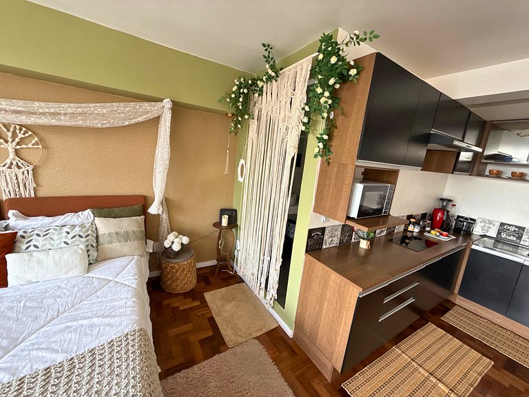 Studio para 3 c/ Cama King e Cinema - Centro SP