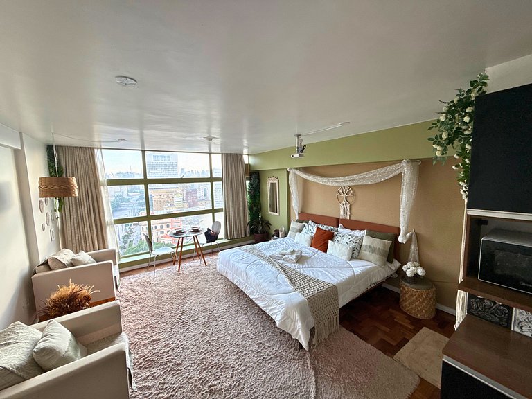 Studio para 3 c/ Cama King e Cinema - Centro SP