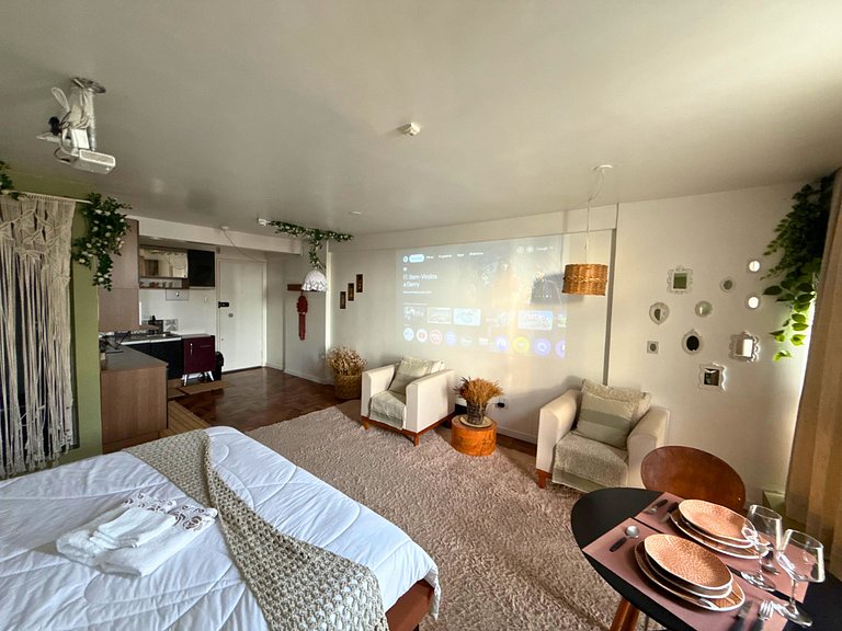 Studio para 3 c/ Cama King e Cinema - Centro SP